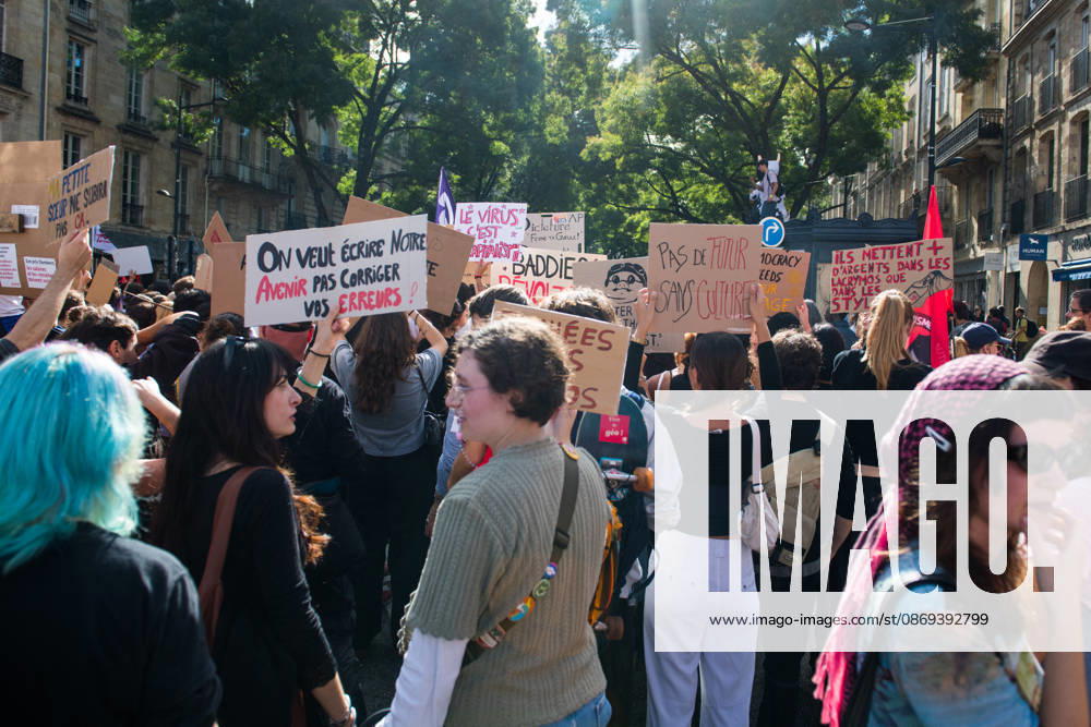 High School Stdent Mobilisation - Bordeaux High school students march with placards through the streets of Bordeaux, France on October 13, 2026, during Act V of the high school student mobilisation against education reforms. Photo by Fabrice Sapte ABACAPRESS.COM Bordeaux France