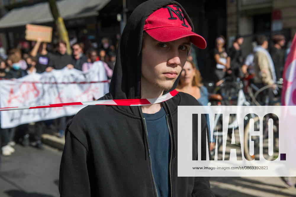High School Stdent Mobilisation - Bordeaux High school students march with placards through the streets of Bordeaux, France on October 13, 2026, during Act V of the high school student mobilisation against education reforms. Photo by Fabrice Sapte ABACAPRESS.COM Bordeaux France