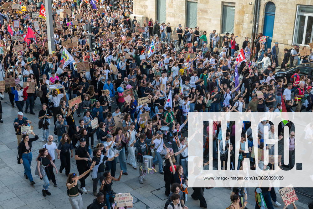 High School Stdent Mobilisation - Bordeaux General view of high school students marching with placards and banners during Act V of the high school student mobilisation in Bordeaux, France on October 13, 2026, against proposed education reforms. Photo by Fabrice Sapte ABACAPRESS.COM Bordeaux France