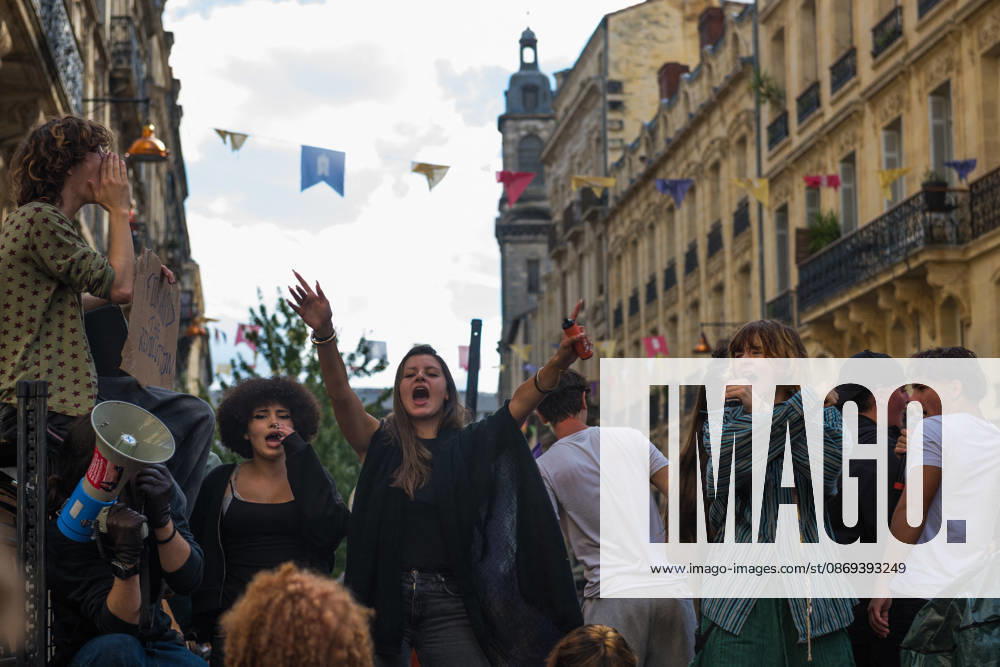 High School Stdent Mobilisation - Bordeaux Protesters chant slogans, some using a megaphone and a microphone, during Act V of the high school student mobilisation in Bordeaux, France on October 13, 2026. Photo by Fabrice Sapte ABACAPRESS.COM Bordeaux France