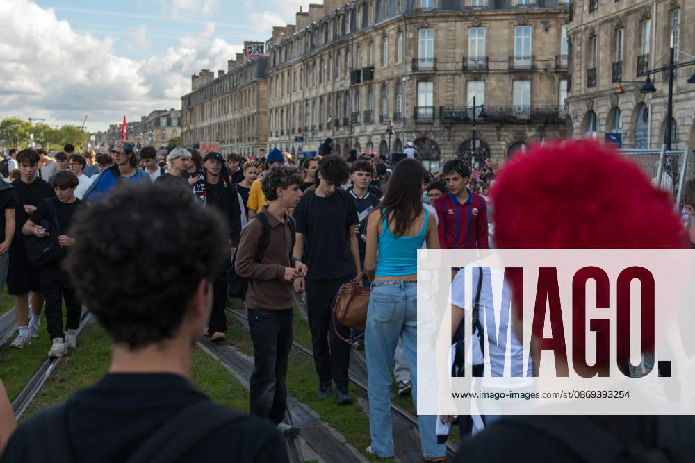 High School Stdent Mobilisation - Bordeaux High school students march along the Bordeaux waterfront during Act V of the high school student mobilisation in Bordeaux, France on October 13, 2026. Photo by Fabrice Sapte ABACAPRESS.COM Bordeaux France