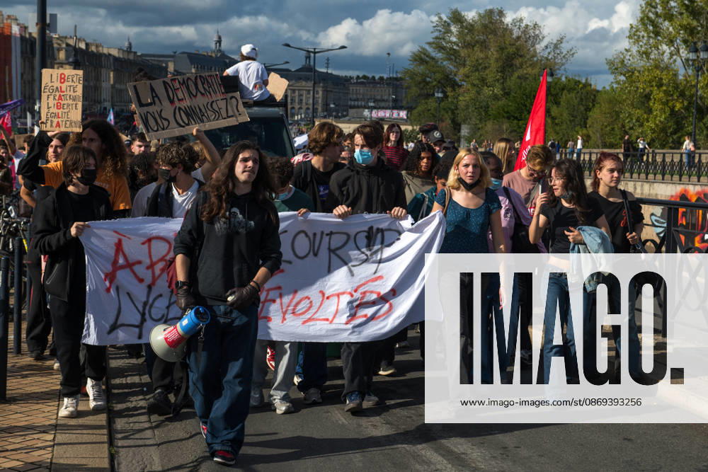 High School Stdent Mobilisation - Bordeaux High school students march along the Bordeaux waterfront during Act V of the high school student mobilisation in Bordeaux, France on October 13, 2026. Photo by Fabrice Sapte ABACAPRESS.COM Bordeaux France