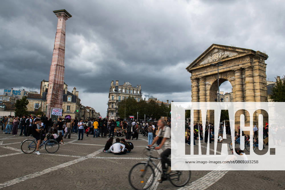 High School Stdent Mobilisation - Bordeaux Protesters gather at Place de la Victoire near the Porte d’Aquitaine, some sitting on the ground, during Act V of the high school student mobilisation in Bordeaux, France on October 13, 2026. Photo by Fabrice Sapte ABACAPRESS.COM Bordeaux France