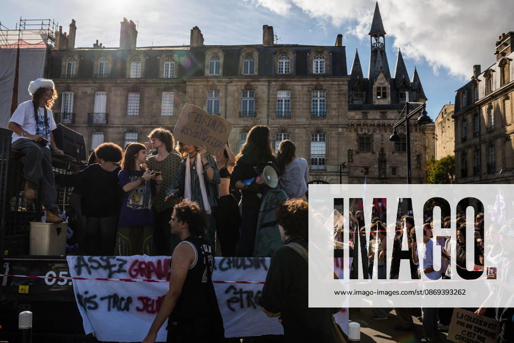 High School Stdent Mobilisation - Bordeaux High school students march along the Bordeaux waterfront during Act V of the high school student mobilisation in Bordeaux, France on October 13, 2026. Photo by Fabrice Sapte ABACAPRESS.COM Bordeaux France