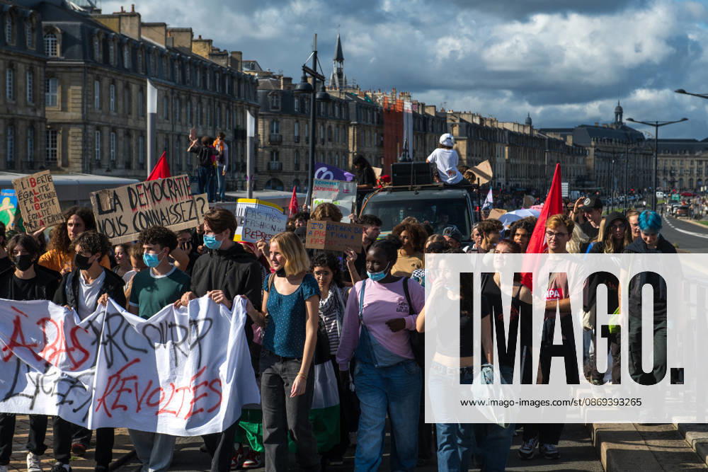 High School Stdent Mobilisation - Bordeaux High school students march along the Bordeaux waterfront during Act V of the high school student mobilisation in Bordeaux, France on October 13, 2026. Photo by Fabrice Sapte ABACAPRESS.COM Bordeaux France