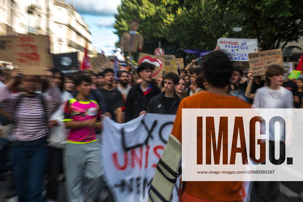 High School Stdent Mobilisation - Bordeaux High school students march with placards through the streets of Bordeaux, France on October 13, 2026, during Act V of the high school student mobilisation against education reforms. Photo by Fabrice Sapte ABACAPRESS.COM Bordeaux France