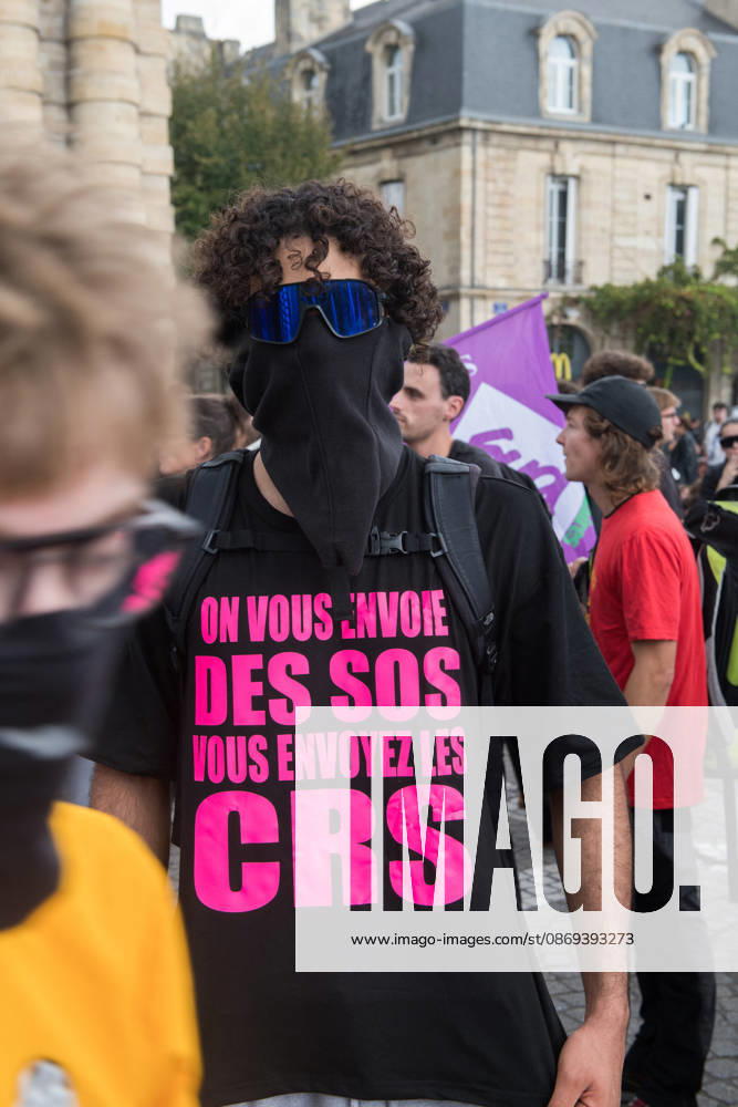 High School Stdent Mobilisation - Bordeaux A protester with their face covered wears a T-shirt reading We send you SOS calls, you send riot police during Act V of the high school student mobilisation in Bordeaux, France on October 13, 2026. Photo by Fabrice Sapte ABACAPRESS.COM Bordeaux France