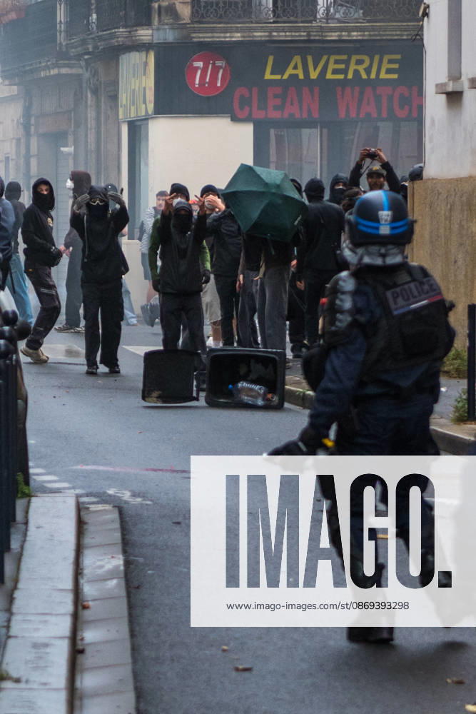 High School Stdent Mobilisation - Bordeaux A police officer in riot gear faces protesters in a street filled with tear gas during Act V of the high school student mobilisation in Bordeaux, France on October 13, 2026. Photo by Fabrice Sapte ABACAPRESS.COM Bordeaux France