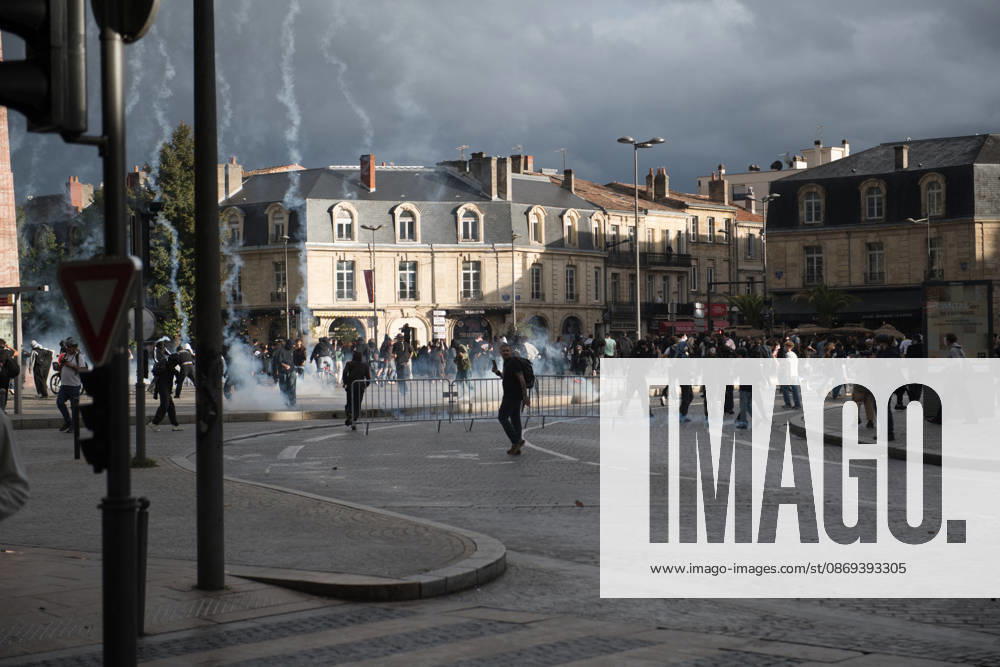 High School Stdent Mobilisation - Bordeaux Tear gas canisters descend, leaving trails of smoke above protesters at Place de la Victoire in Bordeaux during Act V of the high school student mobilisation, France on October 13, 2026. Photo by Fabrice Sapte ABACAPRESS.COM Bordeaux France