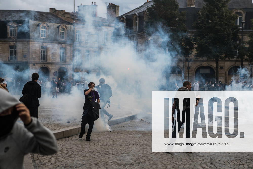 High School Stdent Mobilisation - Bordeaux Protesters move through clouds of tear gas, some covering their faces, at Place de la Victoire in Bordeaux during Act V of the high school student mobilisation, France on October 13, 2026. Photo by Fabrice Sapte ABACAPRESS.COM Bordeaux France