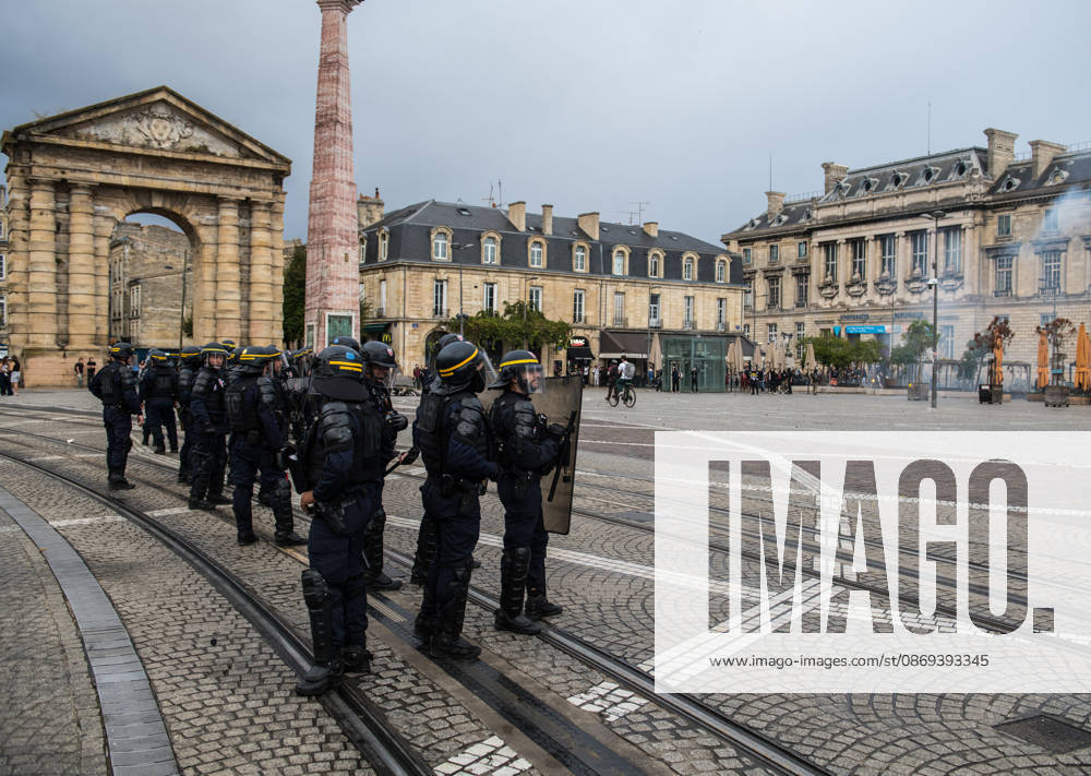 High School Stdent Mobilisation - Bordeaux CRS riot police equipped with shields are deployed on the tram tracks at Place de la Victoire in Bordeaux during Act V of the high school student mobilisation, France on October 13, 2026. Photo by Fabrice Sapte ABACAPRESS.COM Bordeaux France