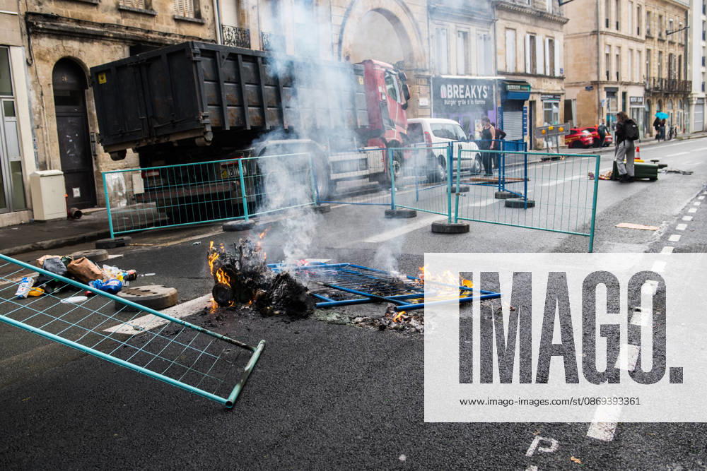 High School Stdent Mobilisation - Bordeaux CRS riot police equipped with shields are deployed on the tram tracks at Place de la Victoire in Bordeaux during Act V of the high school student mobilisation, France on October 13, 2026. Photo by Fabrice Sapte ABACAPRESS.COM Bordeaux France