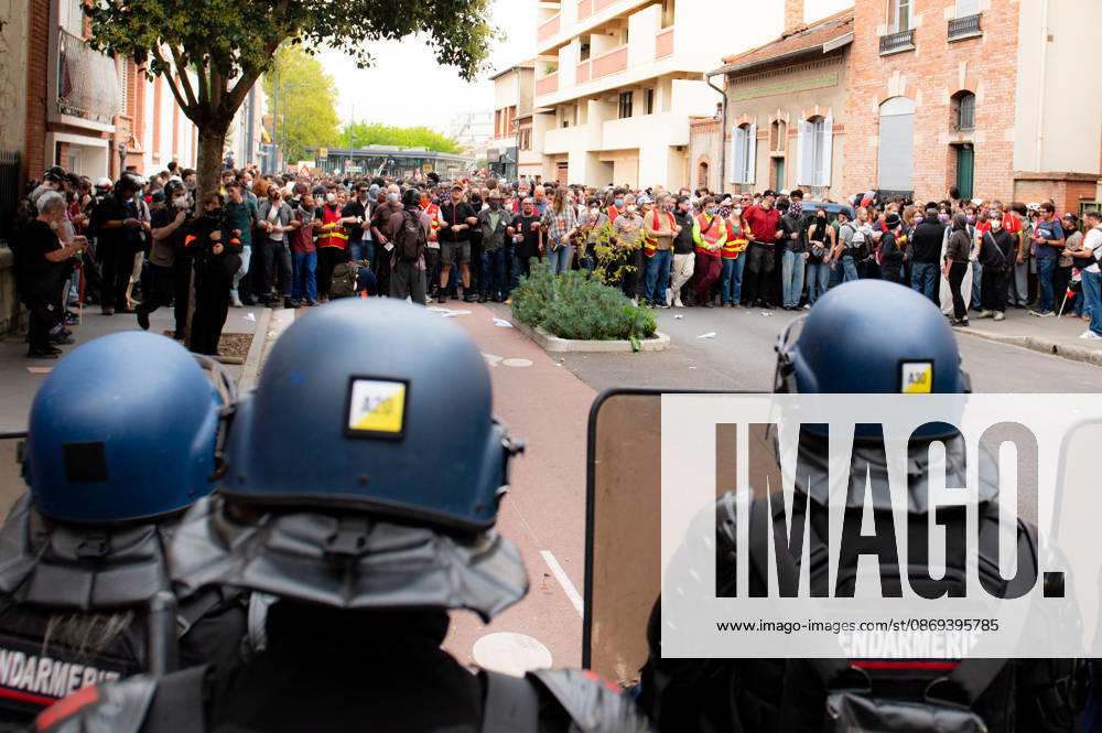 Student Protesters Clash With CRS In Toulouse - France French Gendarmerie maintain a cordon of protesters during a student protest in Toulouse, France on October 13, 2026. Photo by Nathan Barange ABACAPRESS.COM Toulouse HAUTE-GARONNE unknown