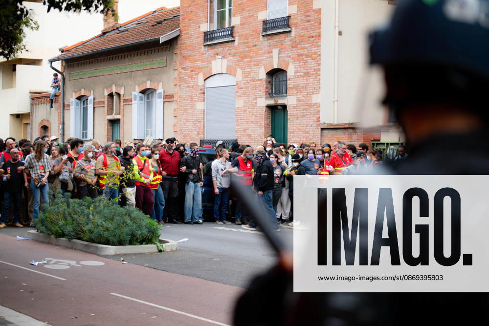 Student Protesters Clash With CRS In Toulouse - France French Police maintain a cordon of protesters during a student protest in Toulouse, France on October 13, 2026. Photo by Nathan Barange ABACAPRESS.COM Toulouse HAUTE-GARONNE France