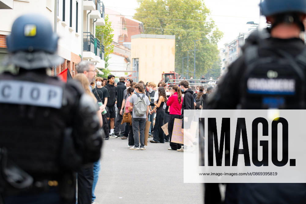 Student Protesters Clash With CRS In Toulouse - France French Gendarmerie and protesters are seen during a student protest in Toulouse, France on October 13, 2026. Photo by Nathan Barange ABACAPRESS.COM Toulouse HAUTE-GARONNE France