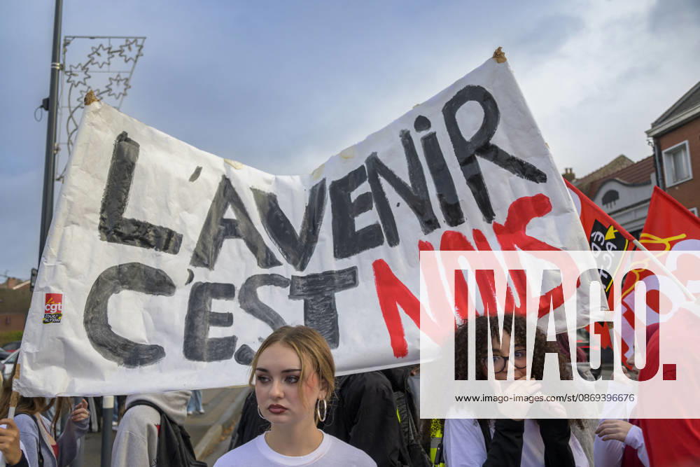 High School Students Demonstrate With Marine Tondelier In Lens - France High school students from Lens participate in a protest march through the streets of Lens, Pas de Calais, France on October 13, 2026, accompanied by political figures, teachers, and union representatives. Slogans displayed include L avenir c est nous (The future is us). Photo by Blanquart C ANDBZ ABACAPRESS.COM Lens Hauts-de-France France
