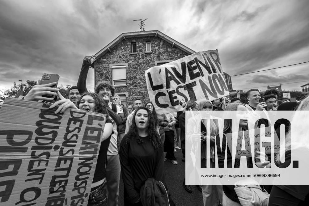 High School Students Demonstrate With Marine Tondelier In Lens - France High school students from Lens and surrounding areas march through the streets of Lens, Pas-de-Calais, France on October 13, 2026, accompanied by political figures, teachers and union representatives. Photo by Blanquart C ANDBZ ABACAPRESS.COM Lens Hauts-de-France France
