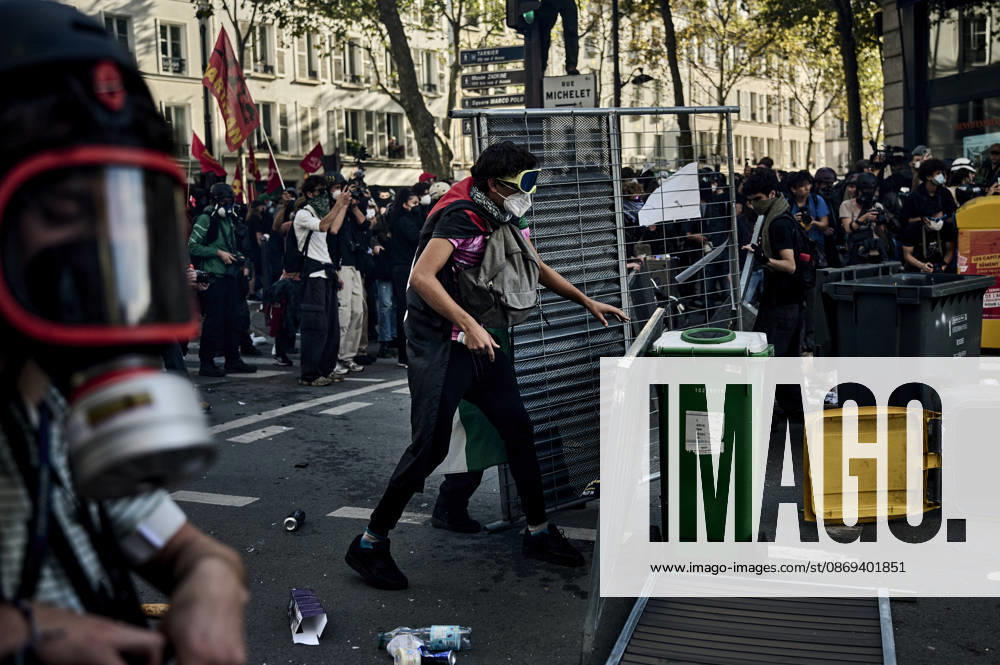 Tensions on the sidelines of the high school students protest in Paris on October 13, 2026. - 13 10 2026 - France Ile-de-France (region) Paris - AntoninxBuratx Pictorium LePictorium_0343193