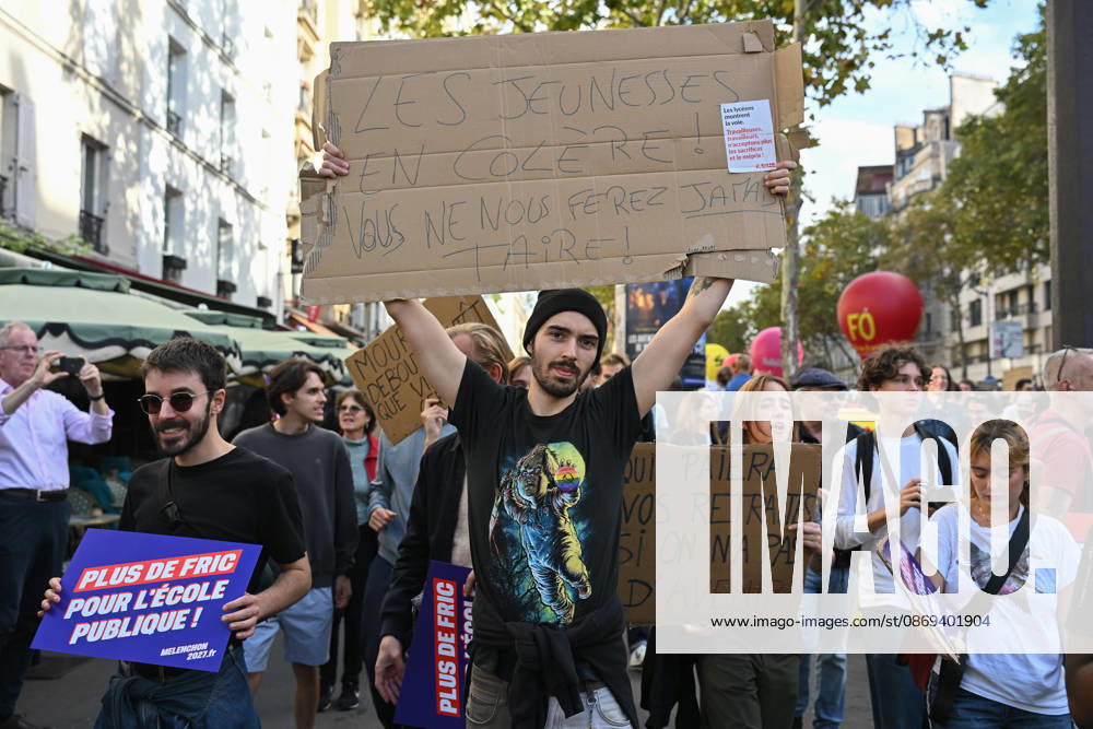 The two protests by high school students and labor unions converge at Place Vauban in Paris on October 13, 2026. - 13 10 2026 - France Ile-de-France (region) Paris - JulienxMattiax Pictorium LePictorium_0343248
