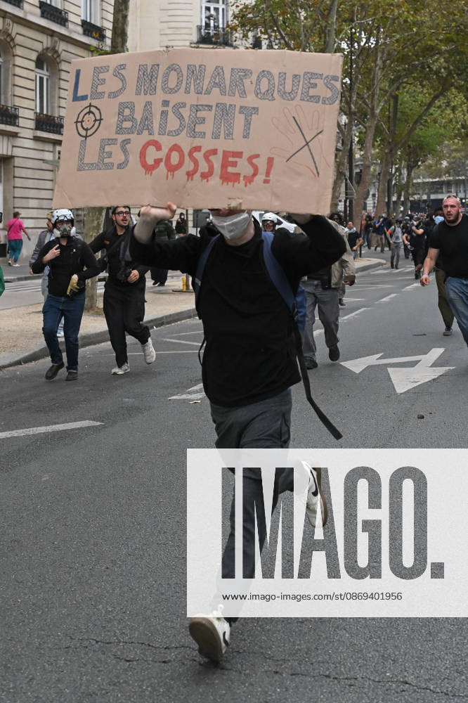 High school students and autonomous groups clash with riot police in Paris, October 13, 2026. - 13 10 2026 - France Ile-de-France (region) Paris - JulienxMattiax Pictorium LePictorium_0343288