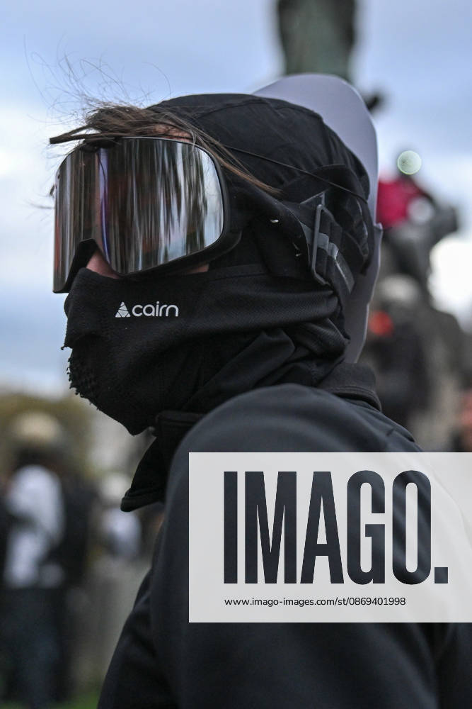 High school students and autonomous groups clash with riot police in Paris on October 13, 2026. - 13 10 2026 - France Ile-de-France (region) Paris - JulienxMattiax Pictorium LePictorium_0343312