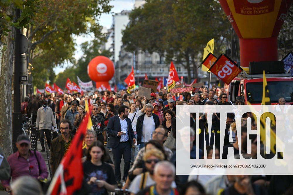 Students and Workers Unions demonstrations converge at Place Vauban, Paris, on October 13, 2026. - 13 10 2026 - France Ile-de-France (region) Paris - JulienxMattiax Pictorium LePictorium_0343253