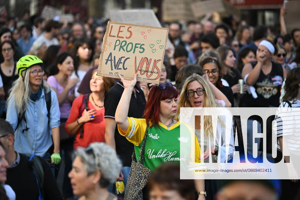The two protests by high school students and workers unions converge at Place Vauban in Paris on October 13, 2026. - 13 10 2026 - France Ile-de-France (region) Paris - JulienxMattiax Pictorium LePictorium_0343262