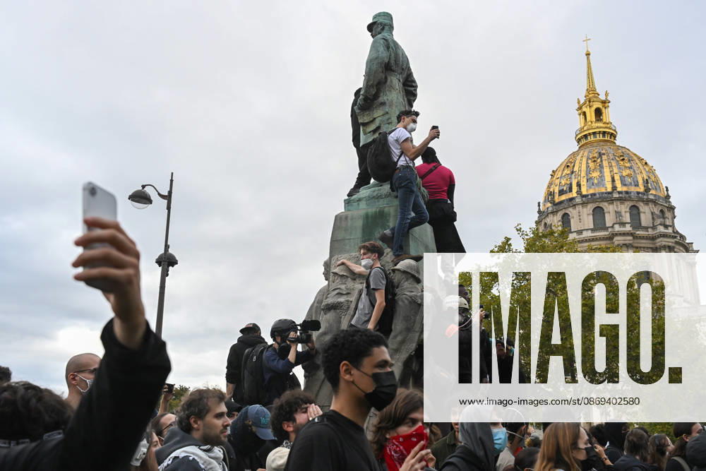 High school students and autonomous groups clash with riot police in Paris, October 13, 2026. - 13 10 2026 - France Ile-de-France (region) Paris - JulienxMattiax Pictorium LePictorium_0343300