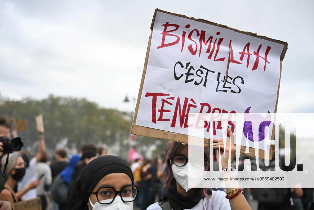 High school and autonomous protesters clash with riot police in Paris on October 13, 2026. - 13 10 2026 - France Ile-de-France (region) Paris - JulienxMattiax Pictorium LePictorium_0343305