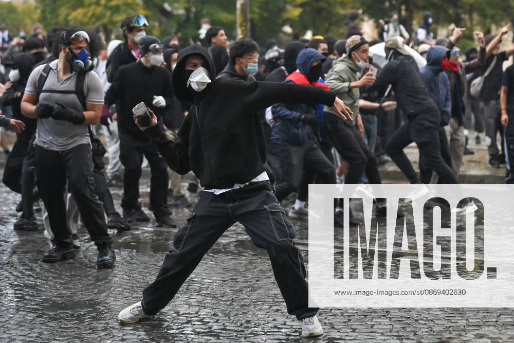 High school students and autonomous groups clash with riot police in Paris, October 13, 2026. - 13 10 2026 - France Ile-de-France (region) Paris - JulienxMattiax Pictorium LePictorium_0343331