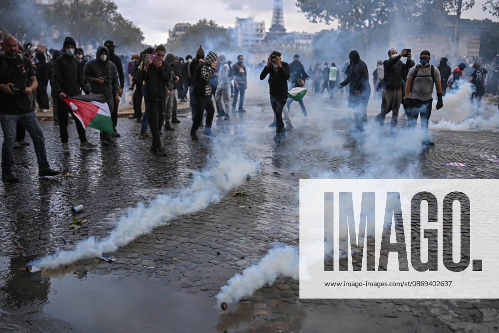 High school students and autonomous groups clash with riot police in Paris, October 13, 2026. - 13 10 2026 - France Ile-de-France (region) Paris - JulienxMattiax Pictorium LePictorium_0343333