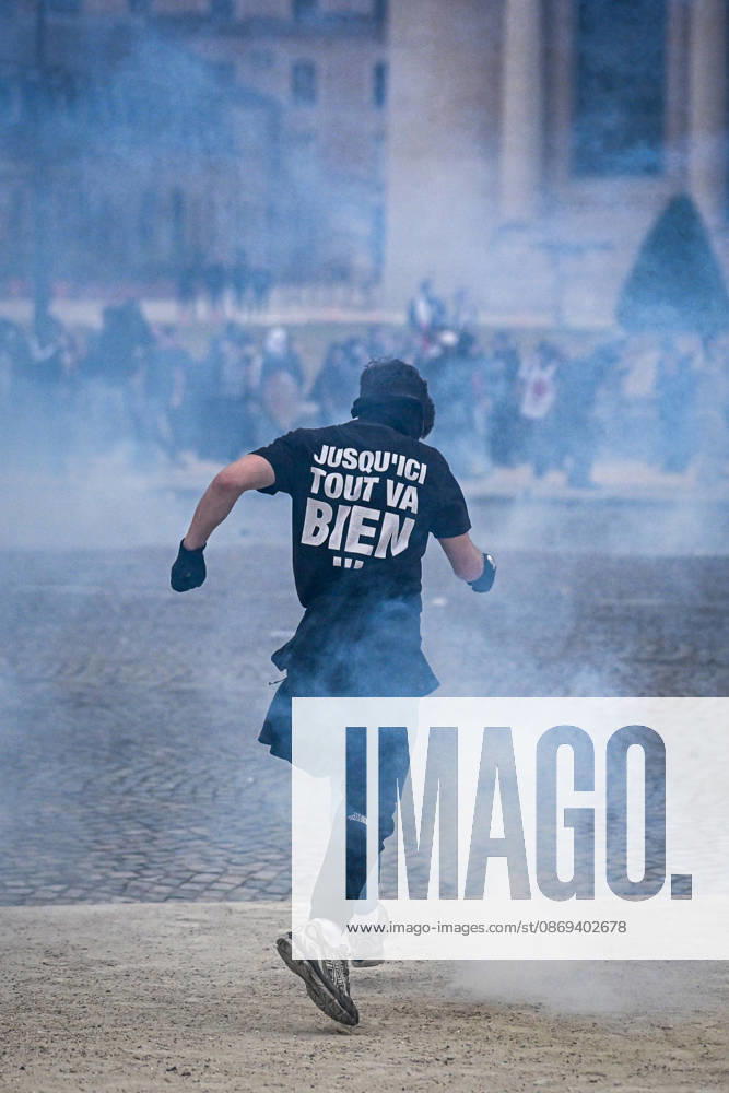 High school and autonomous protesters clash with riot police in Paris, October 13, 2026. - 13 10 2026 - France Ile-de-France (region) Paris - JulienxMattiax Pictorium LePictorium_0343346