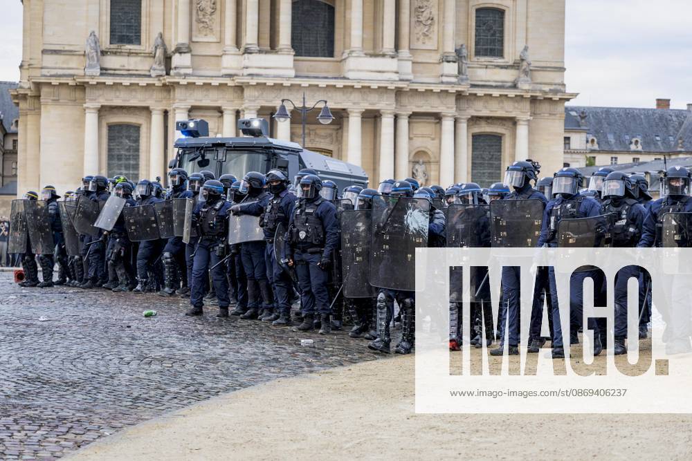 Photos from the student demonstrations in Paris on October 13, 2026 Vincenzo Arnone Bestimage Photos from the student demonstrations in Paris on October 13, 2026 Paris, France