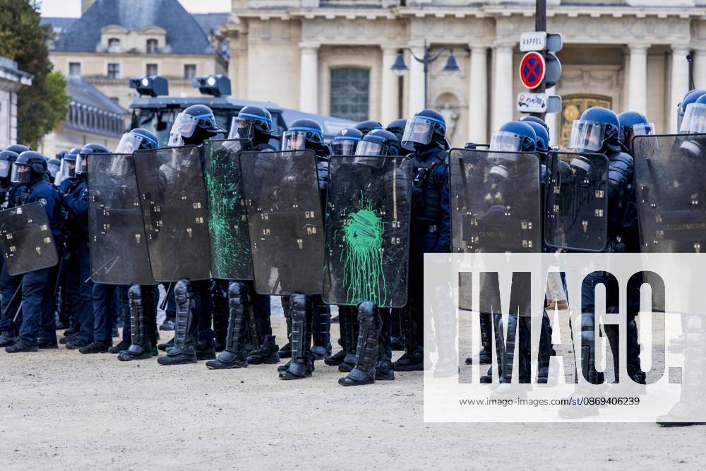 Photos from the student demonstrations in Paris on October 13, 2026 Vincenzo Arnone Bestimage Photos from the student demonstrations in Paris on October 13, 2026 Paris, France