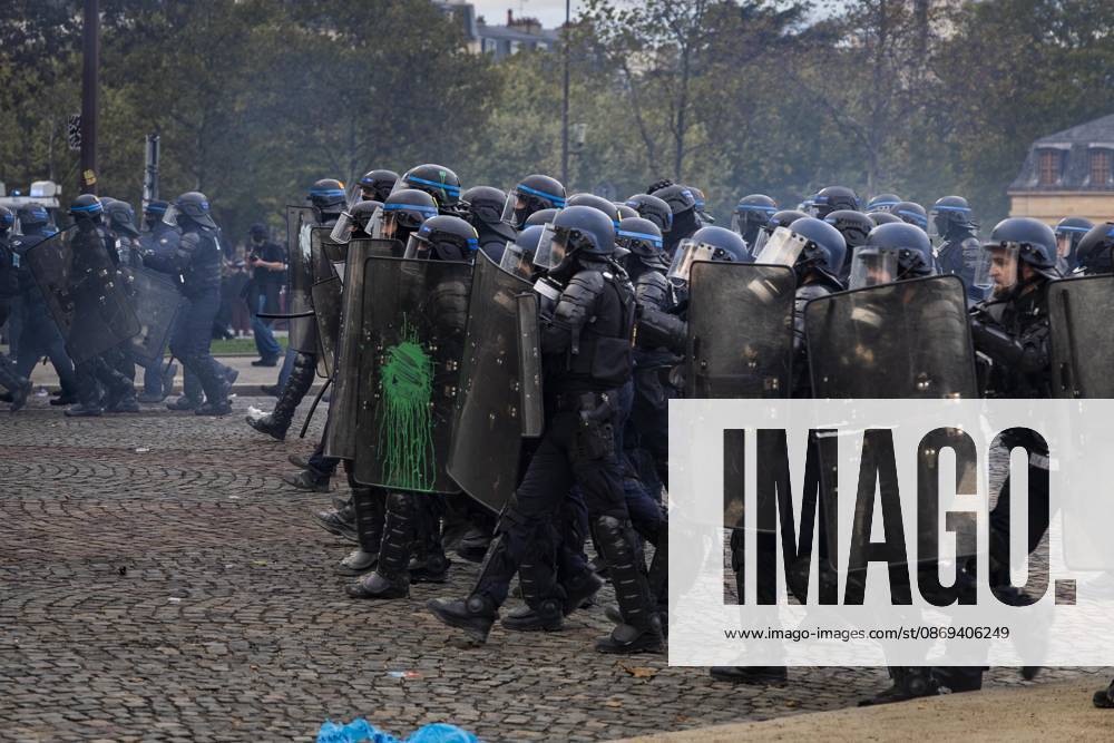 Photos from the student demonstrations in Paris on October 13, 2026 Vincenzo Arnone Bestimage Photos from the student demonstrations in Paris on October 13, 2026 Paris, France
