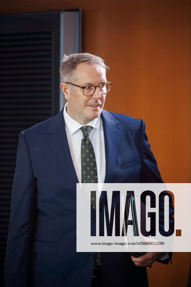 Alexander Schweitzer (SPD), Bundesministerin fuer Arbeit und Soziales, aufgenommen vor Beginn der 62. Kabinettsitzung im Bundeskanzleramt. Berlin, 14.10.2026. Berlin Deutschland