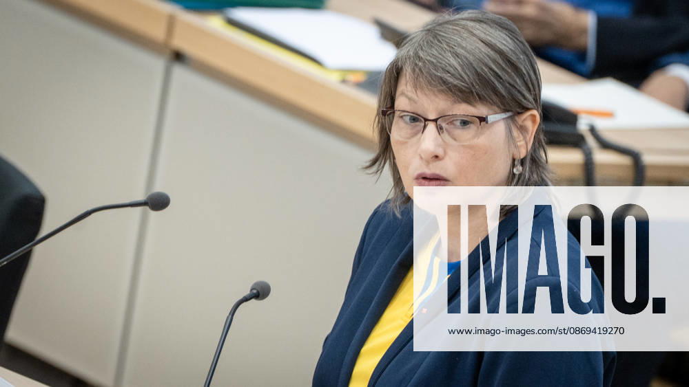 Katja Pähle, Abgeordnete SPD;Landtagssitzung Oktober 2026 (II) Sondersitzung auf Antrag von AfD und BSW zum Thema Frieden in der Ukraine schaffen, Magdeburg Sachsen-Anhalt Deutschland Landtag