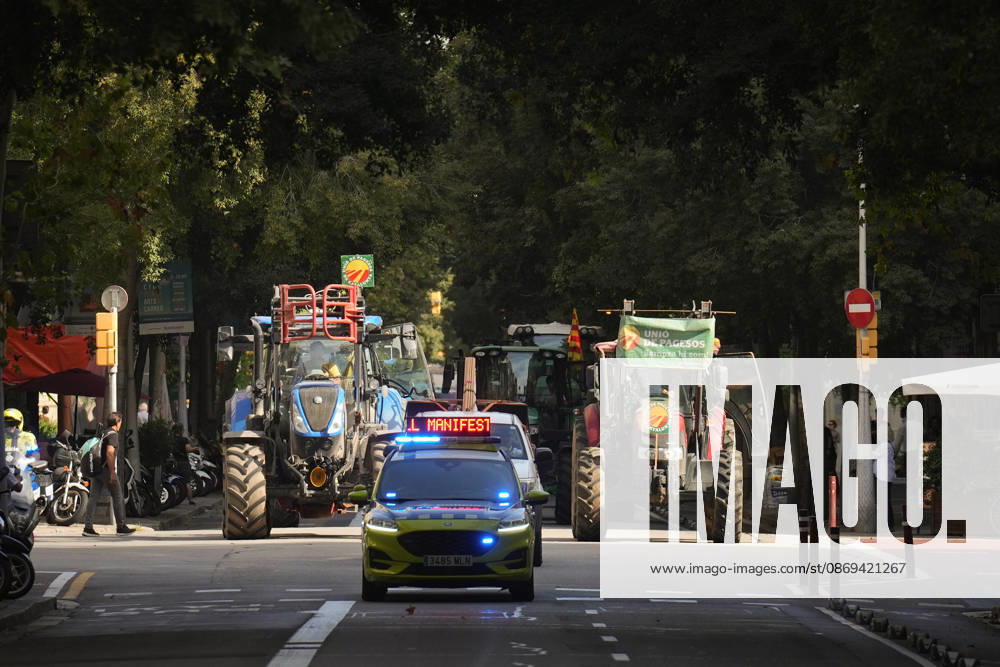 Tractor Rally for Agriculture in Barcelona: Protesters during a rally of tractors from various parts of Catalonia in front of the Government Delegation and statements, on October 14, 2026, in Barcelona, Catalonia, Spain. The demonstration, organized by Unió de Pagesos with the support of Asaja, FCAC, and Revolta Pagesa, denounces the structural crisis in the agricultural sector in Barcelona. OCTOBER 14, 2026, Spain