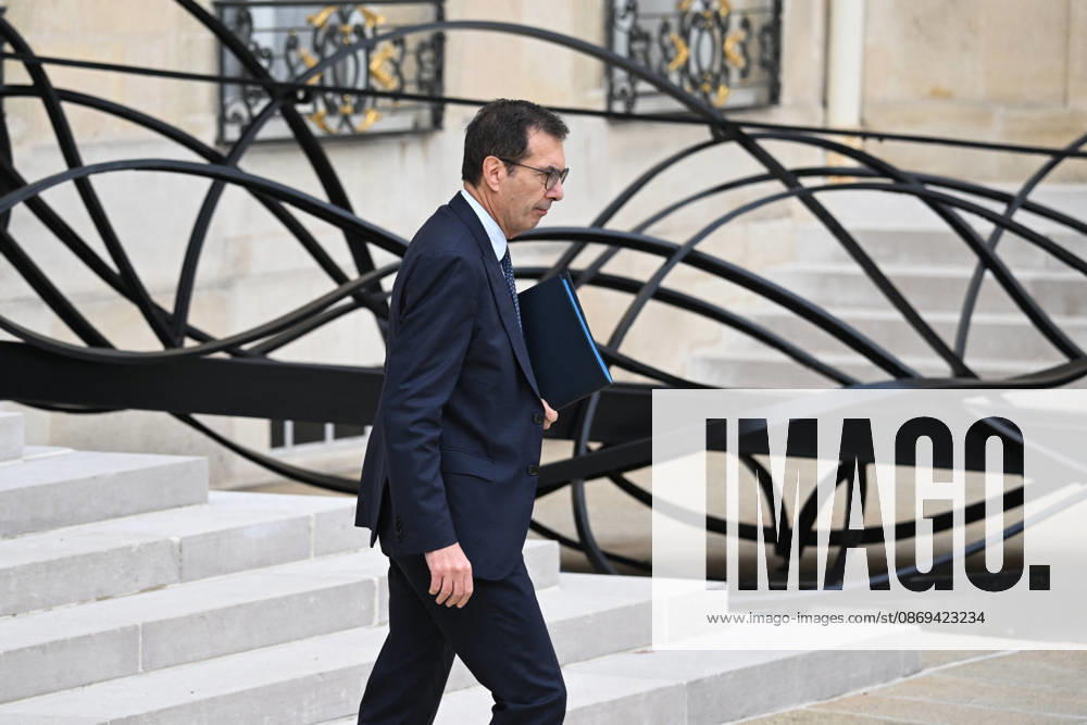 Weekly Cabinet Meeting at the Elysee Palace French Minister of Labour and Solidarities Jean-Pierre Farandou leaves after the weekly cabinet meeting (Conseil des ministres) at the Elysee Palace in Paris, France, on October 14, 2026. Photo by Tomas Stevens ABACAPRESS.COM Paris France