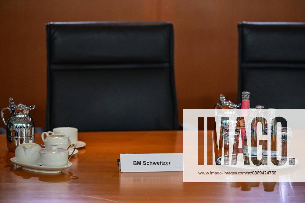 Alexander Schweitzer (SPD), Bundesminister für Arbeit und Soziales vor Beginn der Sitzung des Bundeskabinetts im Kanzleramt, fotografiert am 14.10.2026 in Berlin. Berlin Berlin Berlin