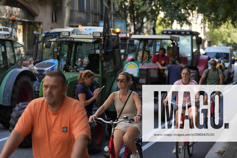Tractor Rally for Agriculture in Barcelona: Protesters during a rally of tractors from various parts of Catalonia in front of the Government Delegation and statements, on October 14, 2026, in Barcelona, Catalonia, Spain. The demonstration, organized by Unió de Pagesos with the support of Asaja, FCAC, and Revolta Pagesa, denounces the structural crisis in the agricultural sector in Barcelona. October 14, 2026, Spain