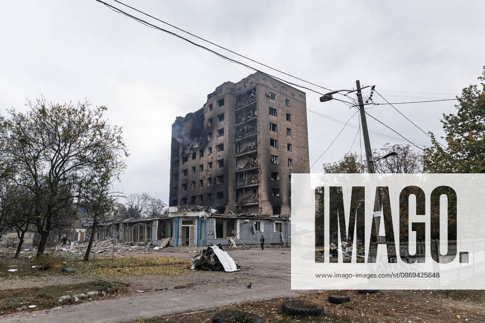 Russian air strike hits residential building in Kramatorsk KRAMATORSK, UKRAINE - OCTOBER 14: A view of a residential building burnt and damaged following a Russian air strike in Kramatorsk, Ukraine, on October 14, 2026. Diego Herrera Carcedo Anadolu Kramatorsk Ukraine. Editorial use only. Please get in touch for any other usage.