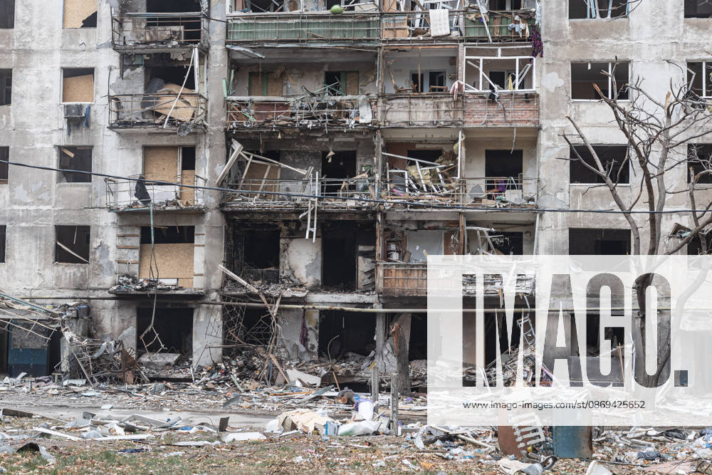 Russian air strike hits residential building in Kramatorsk KRAMATORSK, UKRAINE - OCTOBER 14: A view of a residential building burnt and damaged following a Russian air strike in Kramatorsk, Ukraine, on October 14, 2026. Diego Herrera Carcedo Anadolu Kramatorsk Ukraine. Editorial use only. Please get in touch for any other usage.