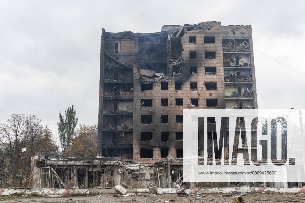 Russian air strike hits residential building in Kramatorsk KRAMATORSK, UKRAINE - OCTOBER 14: A view of a residential building burnt and damaged following a Russian air strike in Kramatorsk, Ukraine, on October 14, 2026. Diego Herrera Carcedo Anadolu Kramatorsk Ukraine. Editorial use only. Please get in touch for any other usage.