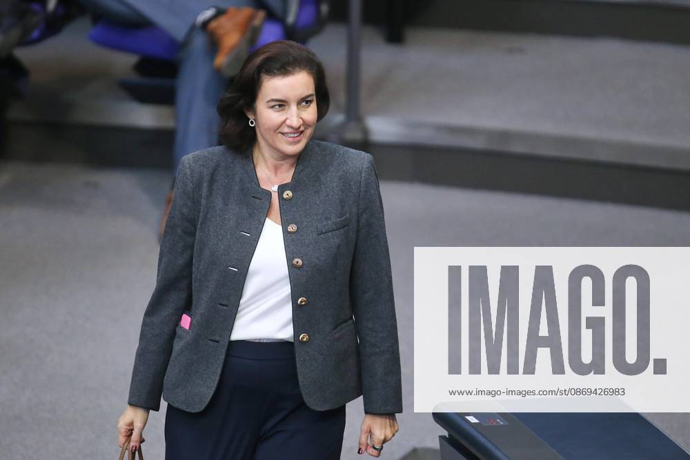 Berlin, Deutschland, 14.10.2026: Deutscher Bundestag: 101. Bundestagssitzung: Bundesministerin für Forschung, Technologie und Raumfahrt Dorothee Bär (CSU)