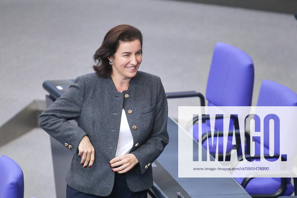 Berlin, Deutschland, 14.10.2026: Deutscher Bundestag: 101. Bundestagssitzung: Bundesministerin für Forschung, Technologie und Raumfahrt Dorothee Bär (CSU)