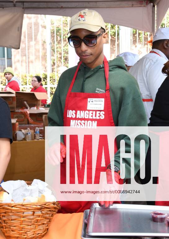 Los Angeles, California - Pharrell Williams. 2018 LA Mission Thanksgiving held at LA Mission. Photo Credit: Birdie Thompson AdMedia 232620 2018-11-21 CA Los Angeles Etats-Unis