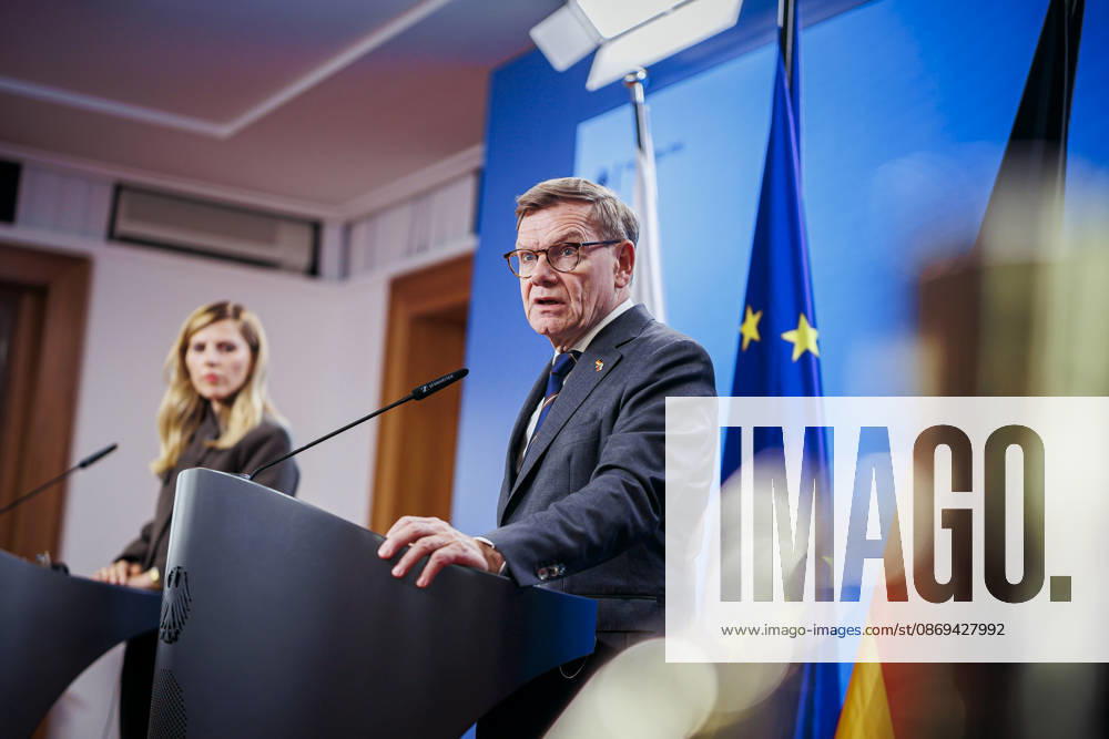 Johann Wadephul (CDU), Bundesaussenminister, trifft Welislawa Petrowa-Tschamova (Velislava Petrova-Chamova), Aussenministerin von Bulgarien. Berlin, 14.10.2026. Fotografiert im Auftrag des Auswaertigen Amtes Berlin Deutschland