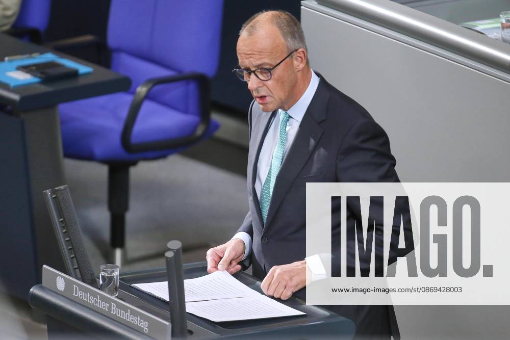 Berlin, Deutschland, 14.10.2026: Deutscher Bundestag: 101. Bundestagssitzung: Bundeskanzler Friedrich Merz (CDU) bei Abgabe einer Regierungserklärung