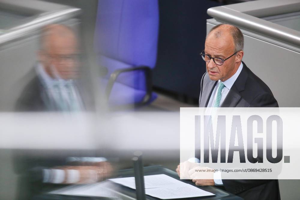 Berlin, Deutschland, 14.10.2026: Deutscher Bundestag: 101. Bundestagssitzung: Bundeskanzler Friedrich Merz (CDU) bei Abgabe einer Regierungserklärung